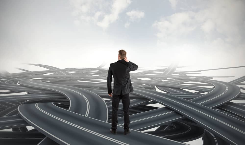 Diferencia entre frases de hombre alfa vergonzosas y confianza real.